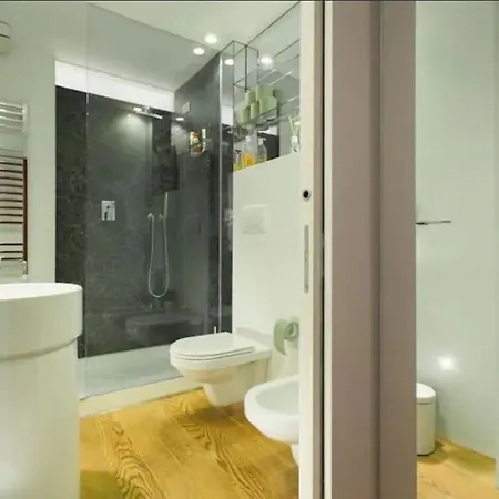 Smart In Center Of Brera Apartamento