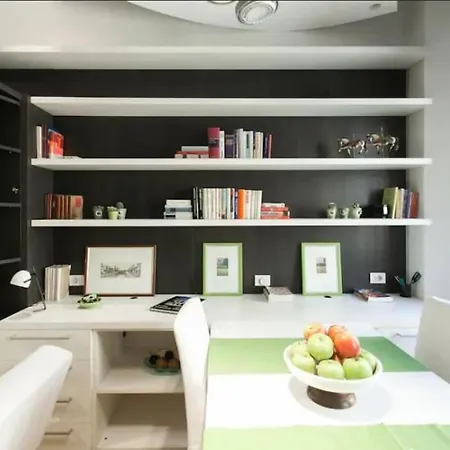 Smart In Center Of Brera Milão